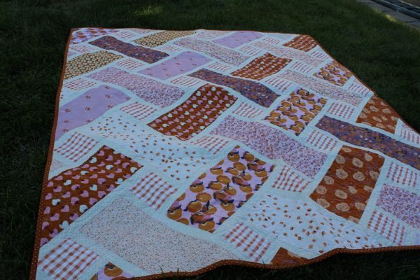 Lattice Strawberry and Peach Cotton Throw Quilt - Image 3